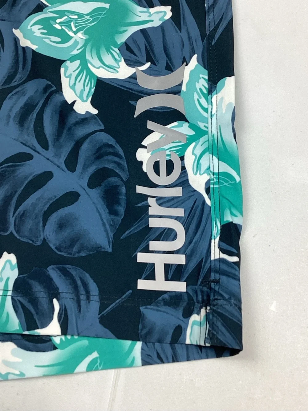 Hurley Men’s Atmosphere Volley Swim Shorts Trunks Large NEW! Retail $50